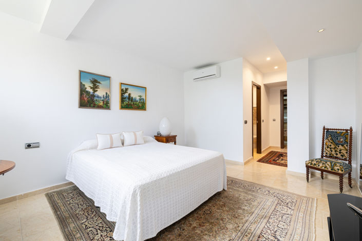 Image No.15-4 Bed Townhouse for sale