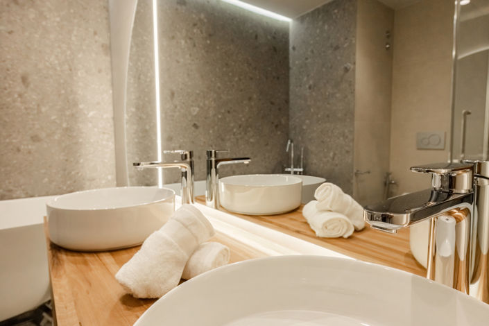 Image No.19-3 Bed Property for sale