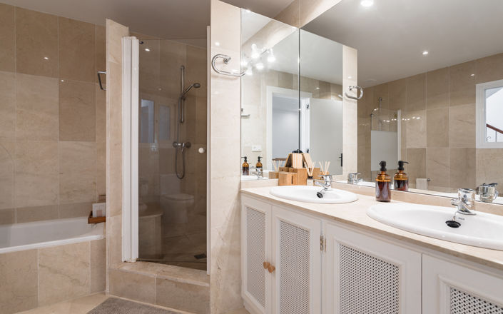 Image No.14-4 Bed Townhouse for sale