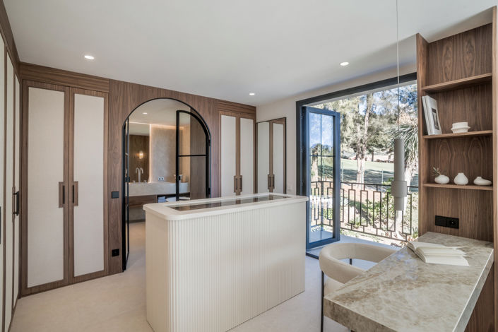 Image No.11-5 Bed House for sale