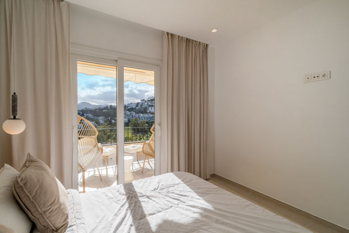 Image No.20-3 Bed Property for sale