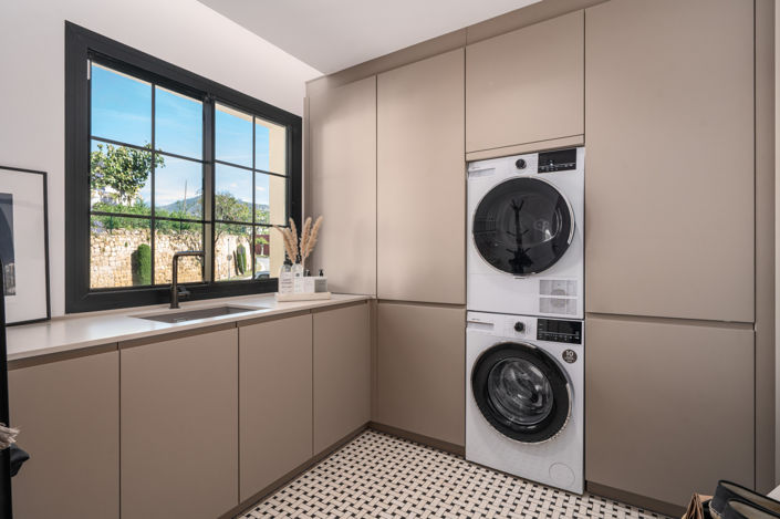 Image No.18-3 Bed Property for sale