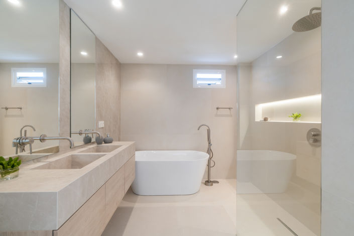 Image No.11-3 Bed Property for sale