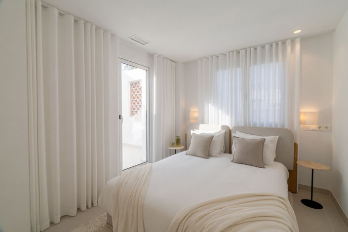 Image No.17-3 Bed Property for sale