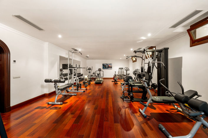 Image No.10-8 Bed Villa for sale