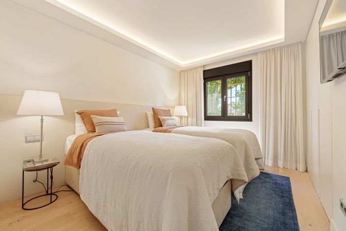 Image No.17-4 Bed Townhouse for sale