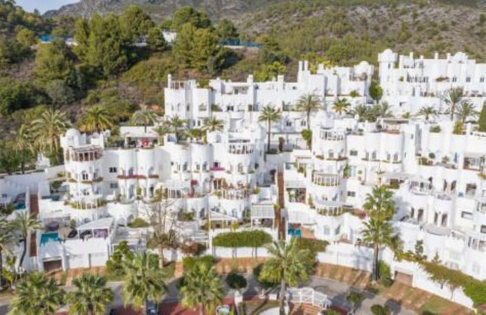 Image No.15-3 Bed Property for sale