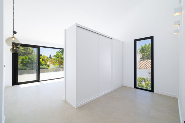 Image No.12-4 Bed Villa for sale