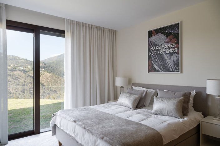 Image No.12-3 Bed Property for sale