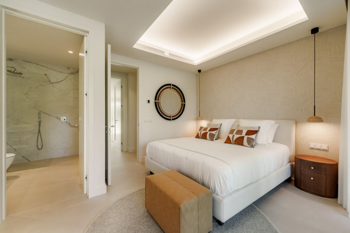 Image No.14-5 Bed Property for sale