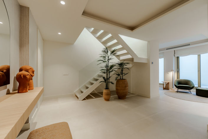 Image No.17-5 Bed Property for sale