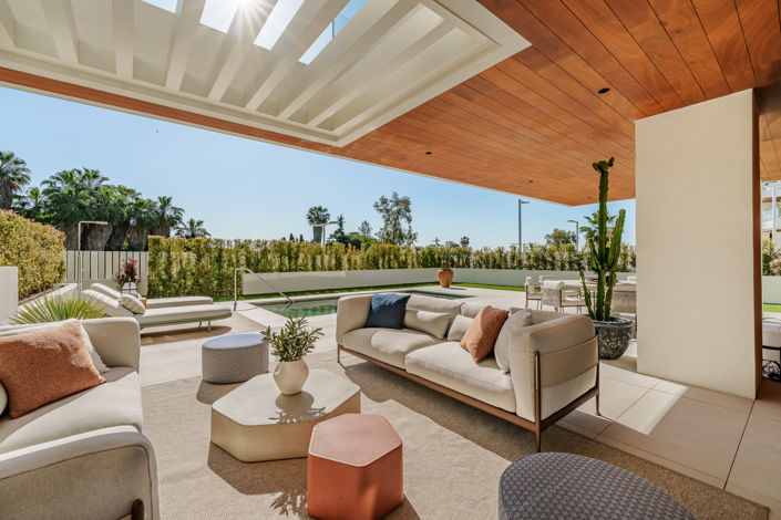 Image No.19-5 Bed Property for sale