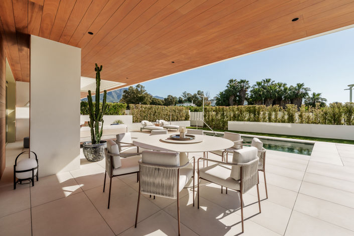 Image No.20-5 Bed Property for sale