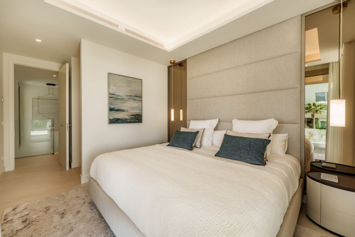 Image No.8-5 Bed Property for sale