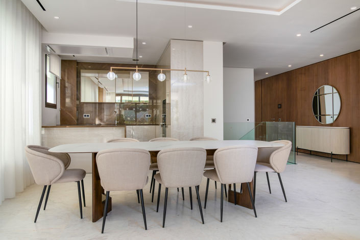 Image No.4-4 Bed Property for sale