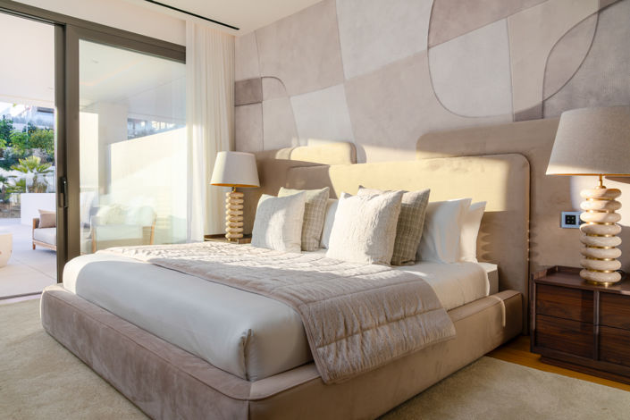 Image No.14-4 Bed Property for sale