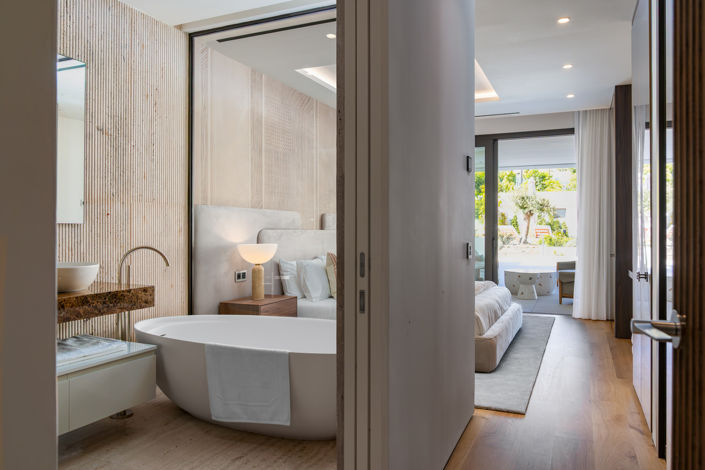 Image No.14-4 Bed Property for sale