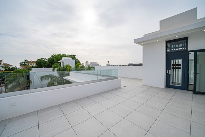 Image No.12-4 Bed Villa for sale