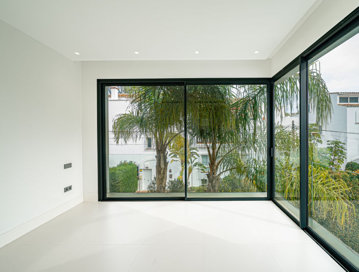 Image No.4-4 Bed Villa for sale