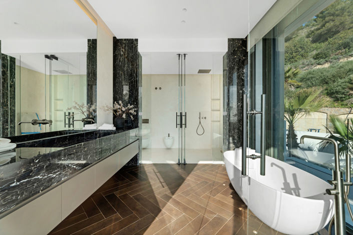 Image No.8-6 Bed Villa for sale