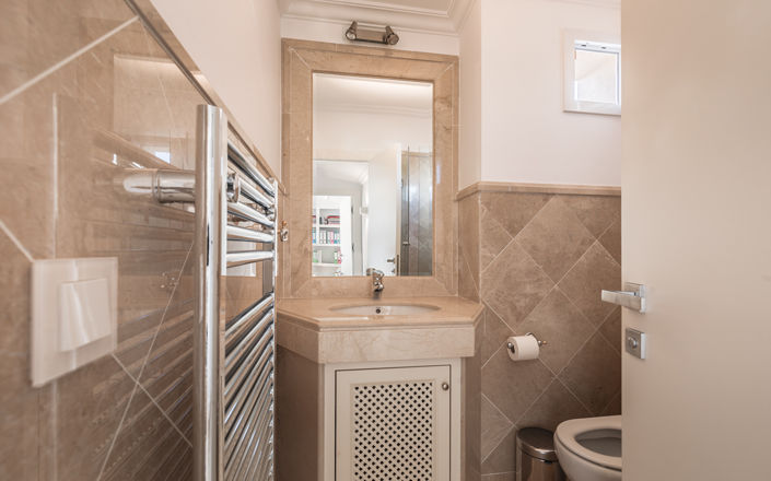 Image No.17-3 Bed Property for sale