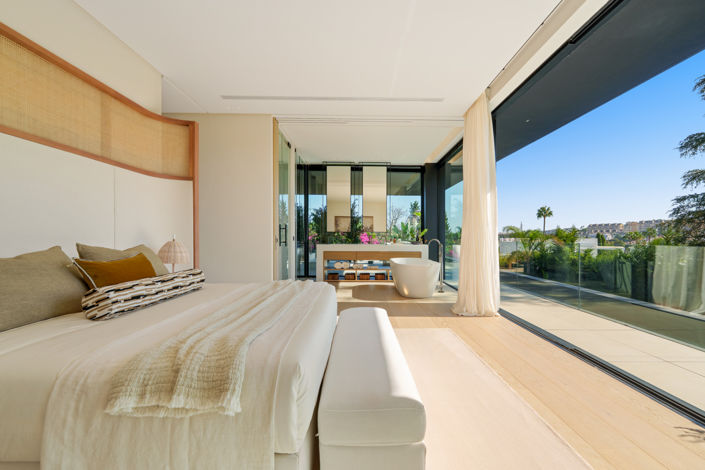 Image No.8-6 Bed Villa for sale