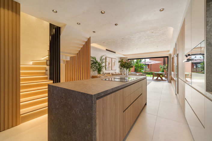 Image No.4-4 Bed Townhouse for sale