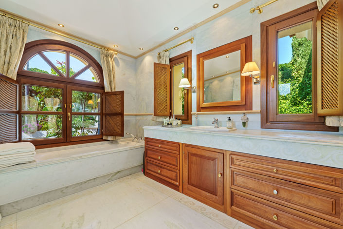 Image No.9-6 Bed Villa for sale