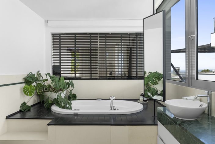 Image No.10-3 Bed House for sale