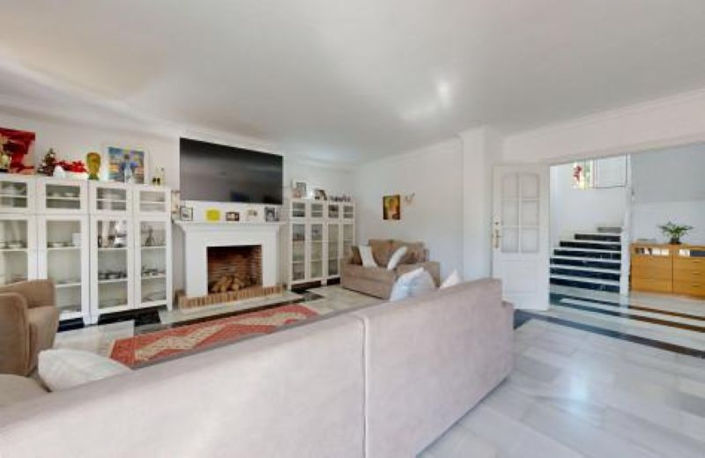 Image No.2-6 Bed House for sale