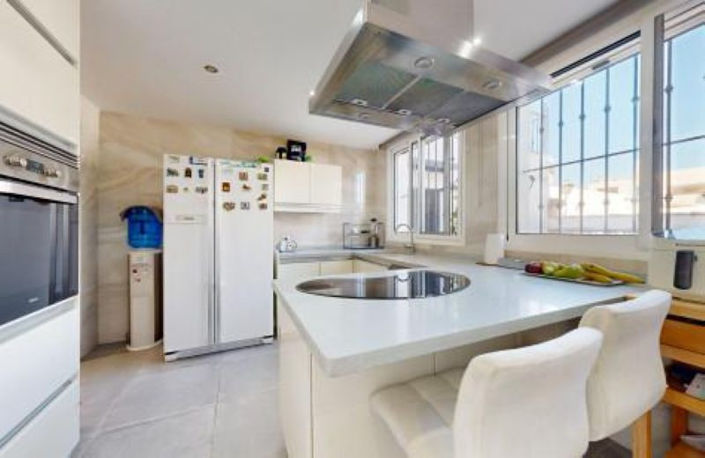 Image No.4-6 Bed House for sale