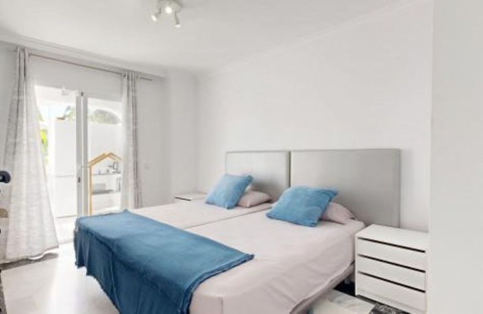 Image No.5-6 Bed House for sale