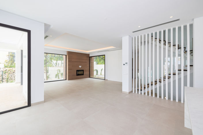 Image No.2-4 Bed Villa for sale