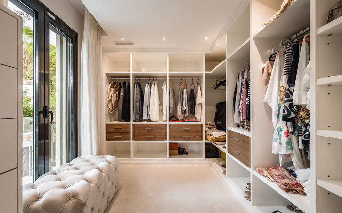 Image No.12-8 Bed Villa for sale