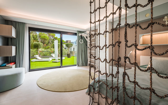 Image No.17-8 Bed Villa for sale