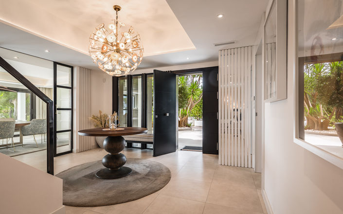 Image No.2-8 Bed Villa for sale