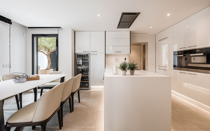 Image No.4-8 Bed Villa for sale