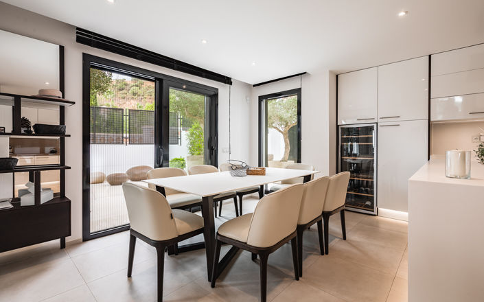 Image No.5-8 Bed Villa for sale