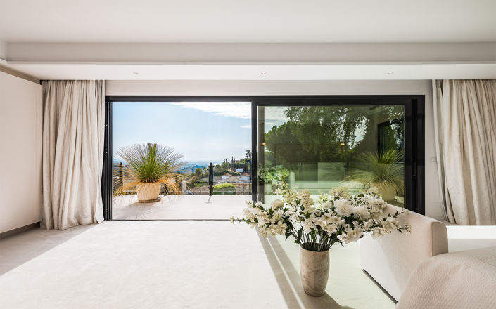 Image No.9-8 Bed Villa for sale