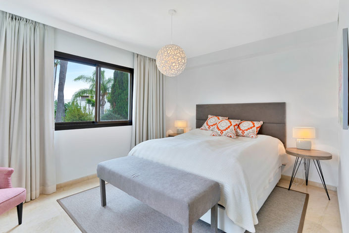 Image No.17-4 Bed Townhouse for sale