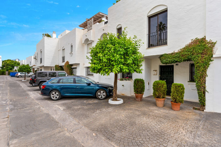 Image No.24-4 Bed Townhouse for sale