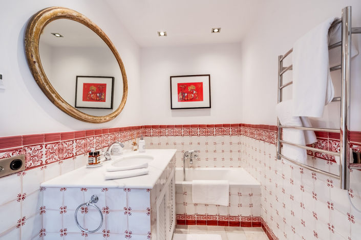 Image No.10-2 Bed Property for sale