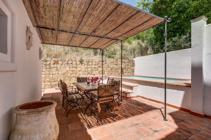 Image No.12-2 Bed Property for sale