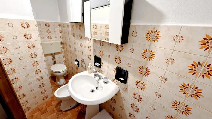 Image No.18-3 Bed Village House for sale