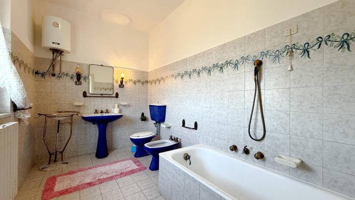 Image No.10-5 Bed Villa / Detached for sale