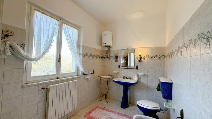 Image No.12-5 Bed Villa / Detached for sale