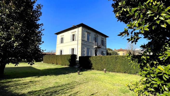 Image No.39-5 Bed Villa / Detached for sale