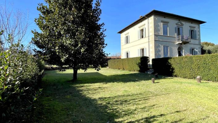 Image No.40-5 Bed Villa / Detached for sale