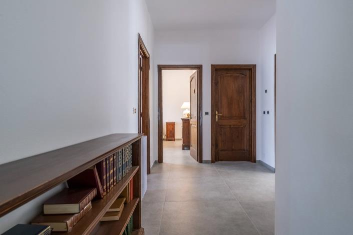 Image No.37-5 Bed Villa for sale