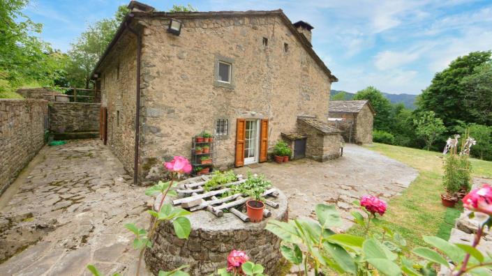 Image No.6-5 Bed Country House for sale